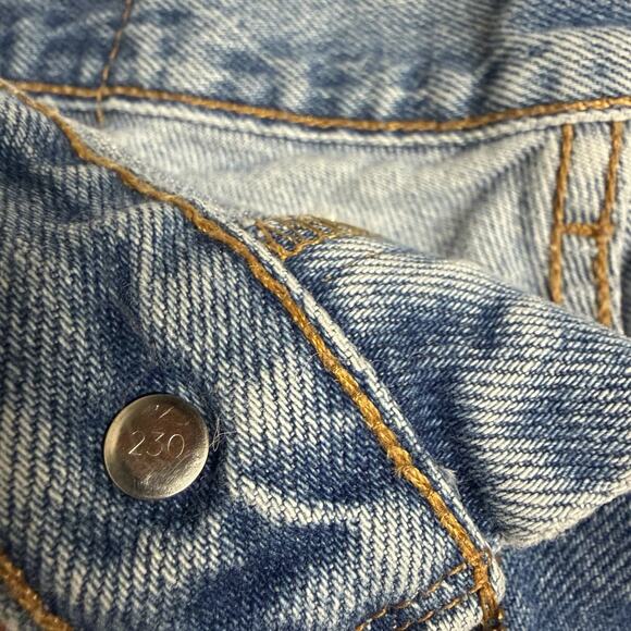 Vintage Levis 550 Shorts Men 34 Blue Light Wash Denim Relaxed Fit Jorts Jean Y2K - Picture 7 of 13